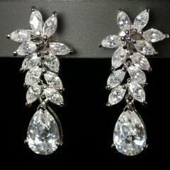 Eleganta vitguldpläterad snödroppe örhängen med glittrande cubic zirkonia