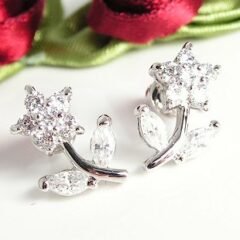 Söta vitguldpläterad blomma örhängen med glittrande cubic zirkonia