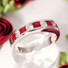 Glamorös silver ring med rubinröda och klara cubic zirconia