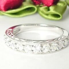 Vacker silver ring med klara cubic zirconia