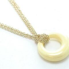 Fint halsband med cirkel i elfenben imitation