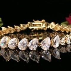 Exklusivt guldpläterad armband med 30 gnistrande cubic zirkonia