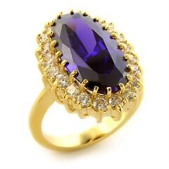Adlig guldpläterad ring med vackra glittrande cubic zirconia och stor mörk lila oval cz sten